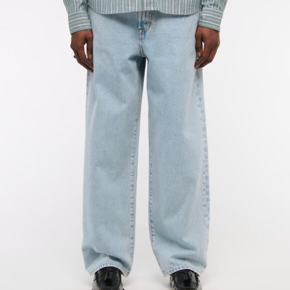 A&F Men's Rigid Denim Ultra Baggy Jean, Light Wash, 32Wx28H, EUC - Picture 1 of 7